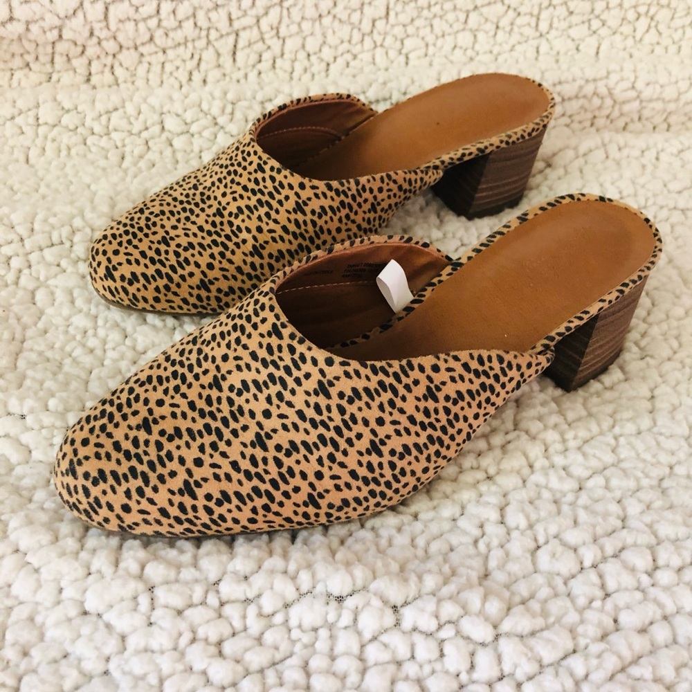 Universal Thread Goods Co. Ladies Sz 7 animal print shoe.